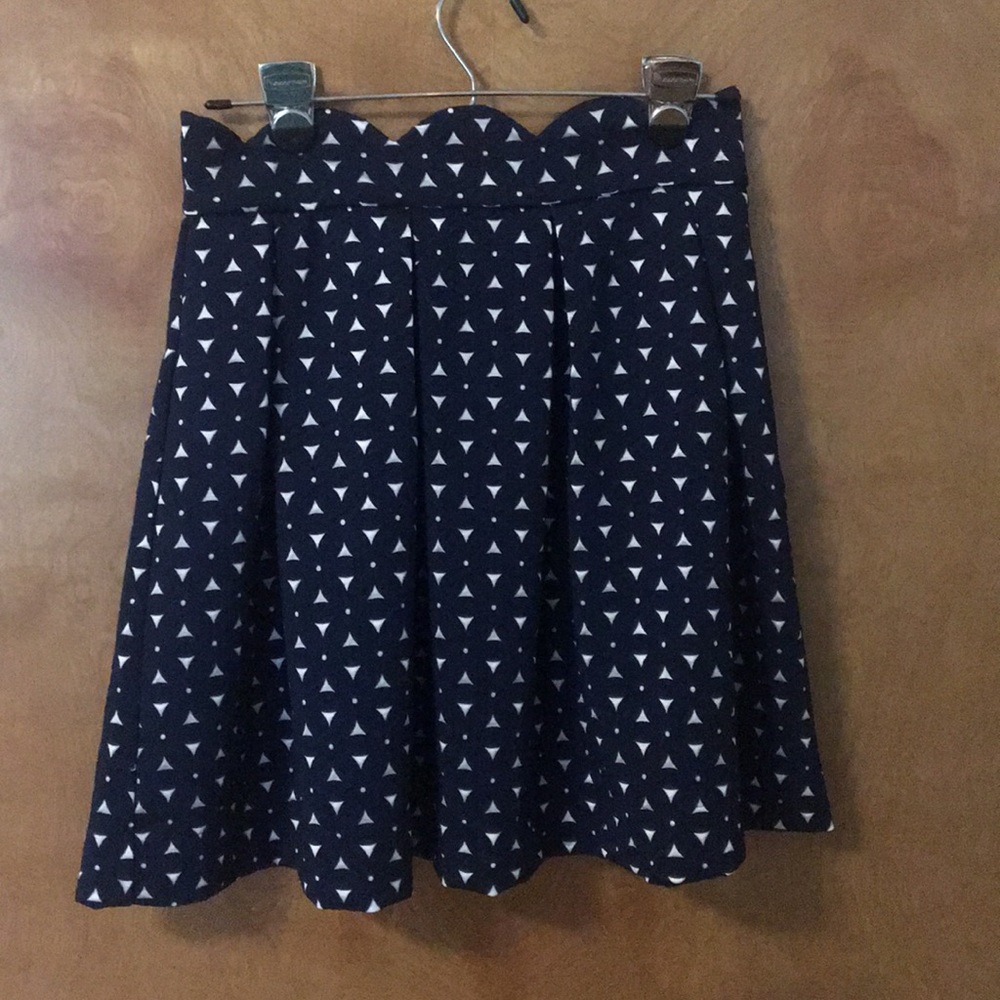 Navy patterned pleated skirt